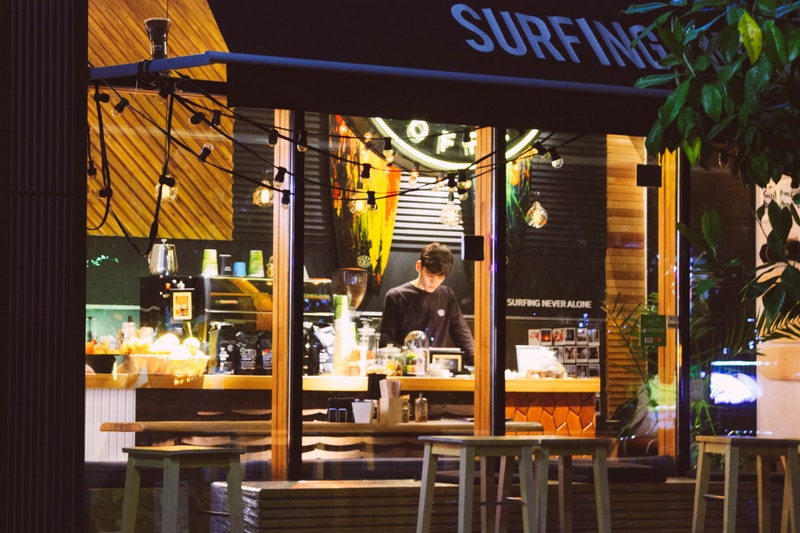 Come usare la luce e il colore per promuovere un'azienda