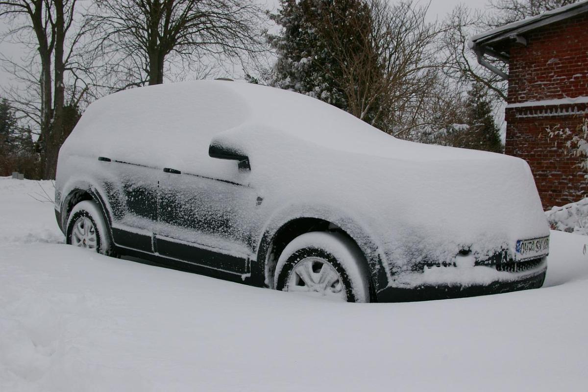 Proteggere l'auto da sole e maltempo: consigli e idee utili per evitare brutte sorprese