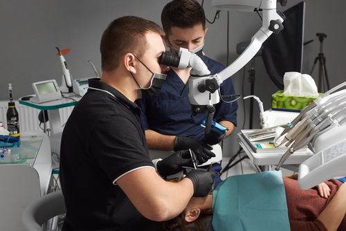 Come risolvere la problematica dei denti storti: le mascherine dentali trasparenti