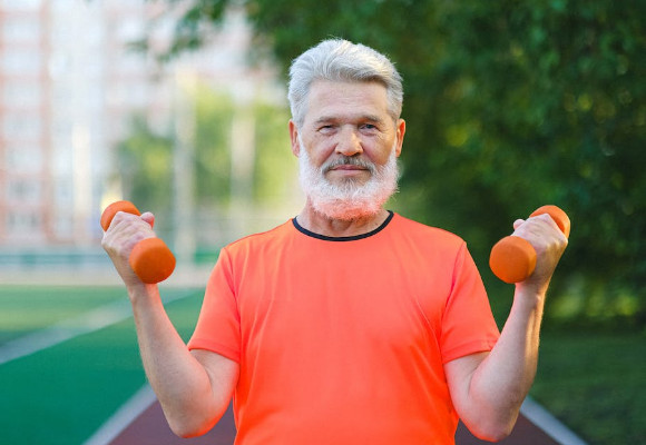 Invecchiare bene: sostenere il corpo in terza età