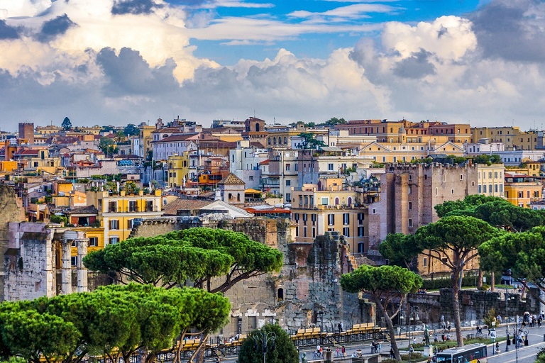 Locali notturni e bar popolari tra i giovani a Roma