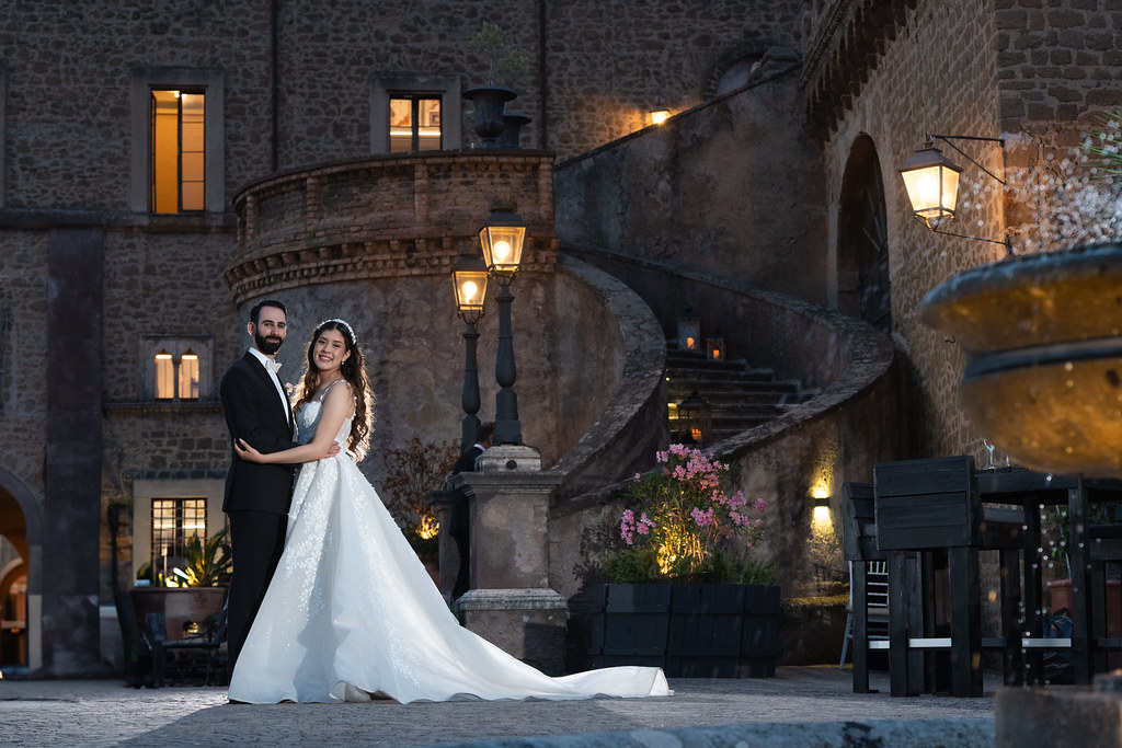 Castello Brancaccio dispone di ampi spazi sia interni che esterni. Nella bella stagione potrete organizzare il ricevimento en plein air, sulla splendida terrazza o nell'elegante giardino.