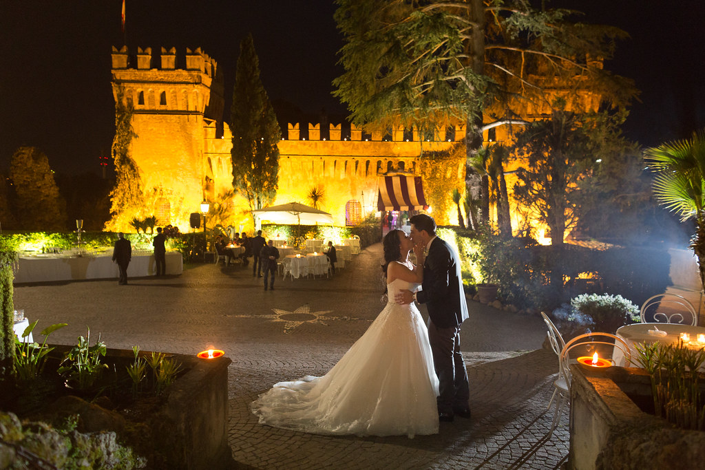 Il Castello di Torcrescenza è una location elegantissima situata all'interno di un parco centenario alle porte di Roma.